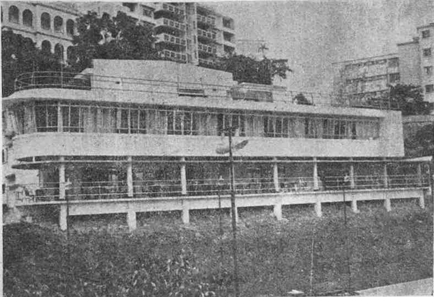 Presiding Governor's wife, Lady Grantham opened the Main Clubhouse on 5 August. 